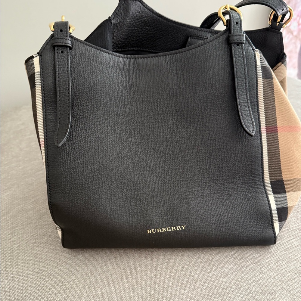 Burberry Black Leather Women's Bag - Satchel Bucket Bag - Picture 8 of 15